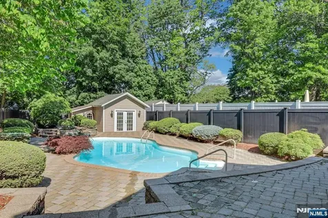 6 Colonial Court Dumont NJ 07628