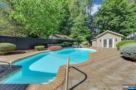 6 Colonial Court Dumont NJ 07628