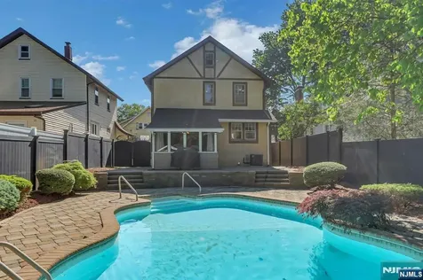 6 Colonial Court Dumont NJ 07628