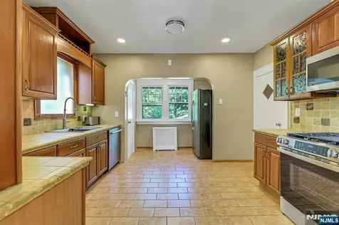 6 Colonial Court Dumont NJ 07628