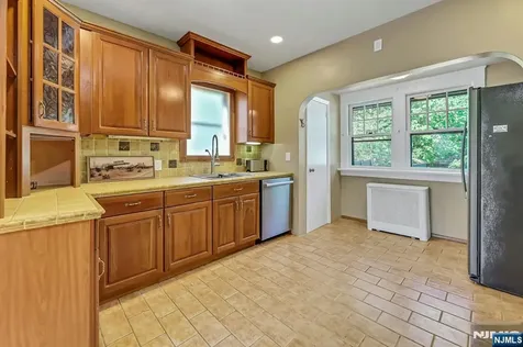 6 Colonial Court Dumont NJ 07628