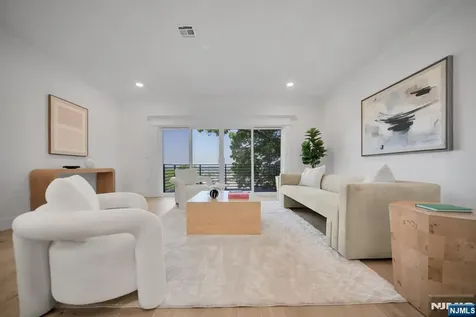 519 4th Street Palisades Park NJ 07650