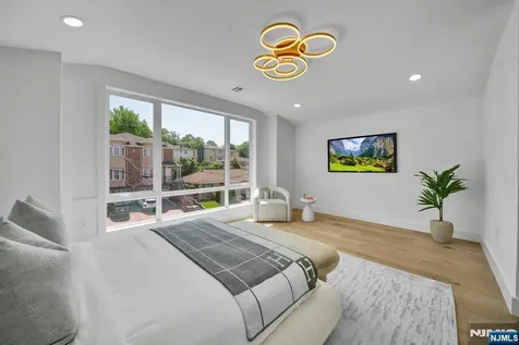 519 4th Street Palisades Park NJ 07650