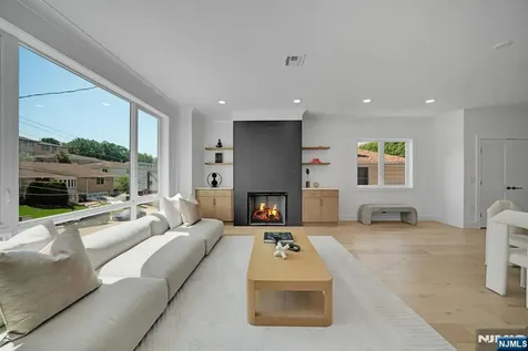 519 4th Street Palisades Park NJ 07650