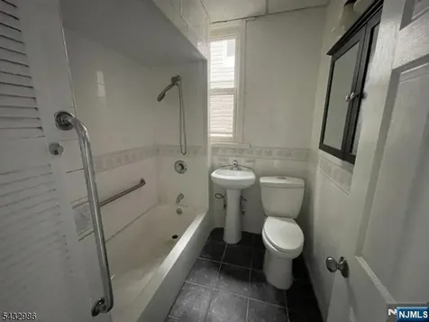 8 Treacy Avenue Newark NJ 07108
