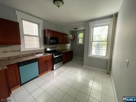 8 Treacy Avenue Newark NJ 07108