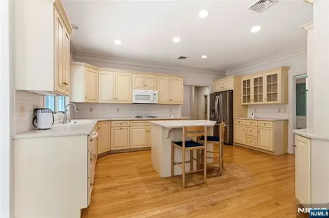 7 Alex Court Wyckoff NJ 07481