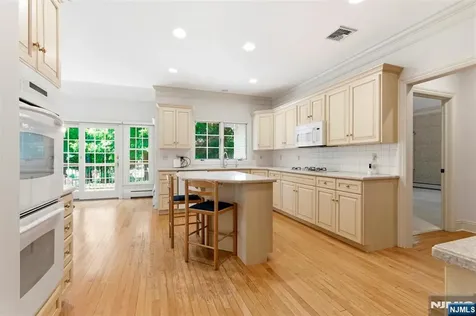 7 Alex Court Wyckoff NJ 07481