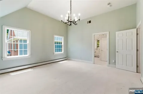 7 Alex Court Wyckoff NJ 07481