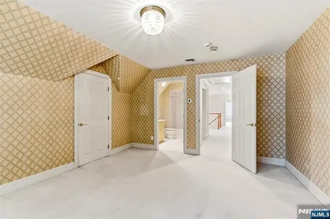 7 Alex Court Wyckoff NJ 07481