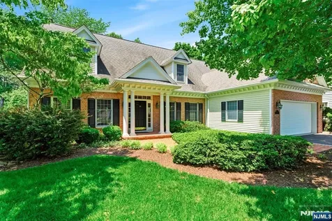 7 Alex Court Wyckoff NJ 07481