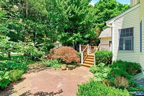 7 Alex Court Wyckoff NJ 07481