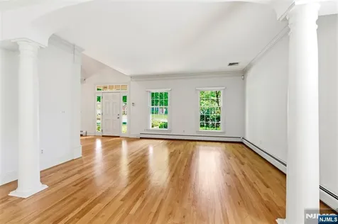 7 Alex Court Wyckoff NJ 07481
