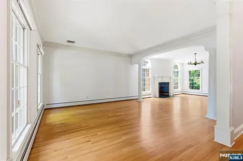 7 Alex Court Wyckoff NJ 07481