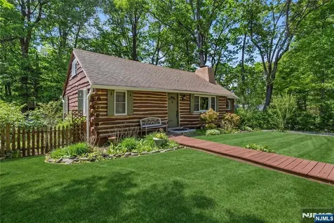 6 Partridge Trail Kinnelon Borough NJ 07405