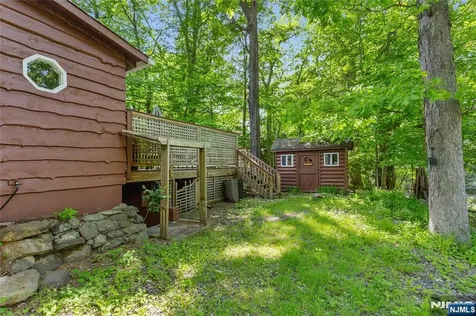 6 Partridge Trail Kinnelon Borough NJ 07405