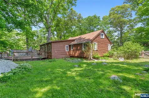 6 Partridge Trail Kinnelon Borough NJ 07405