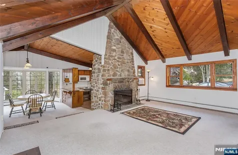 6 Partridge Trail Kinnelon Borough NJ 07405