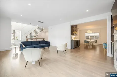 471 1st Street Palisades Park NJ 07650