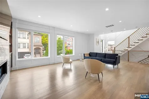 471 1st Street Palisades Park NJ 07650