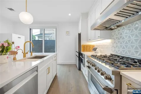 471 1st Street Palisades Park NJ 07650