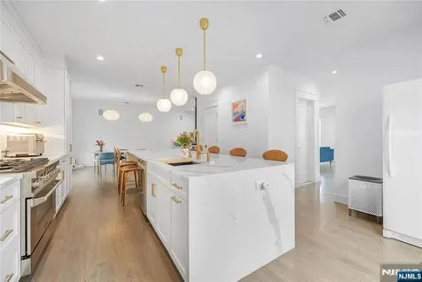 471 1st Street Palisades Park NJ 07650