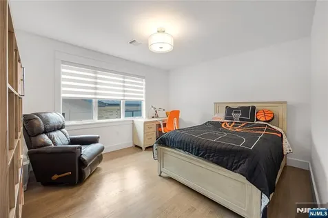 471 1st Street Palisades Park NJ 07650