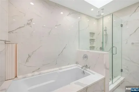 471 1st Street Palisades Park NJ 07650