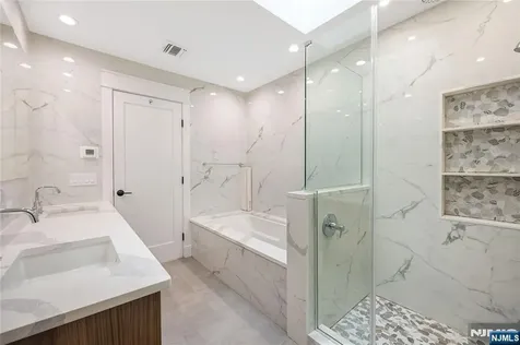 471 1st Street Palisades Park NJ 07650