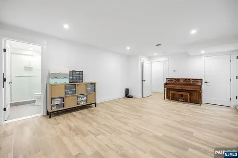 471 1st Street Palisades Park NJ 07650