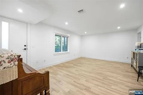 471 1st Street Palisades Park NJ 07650