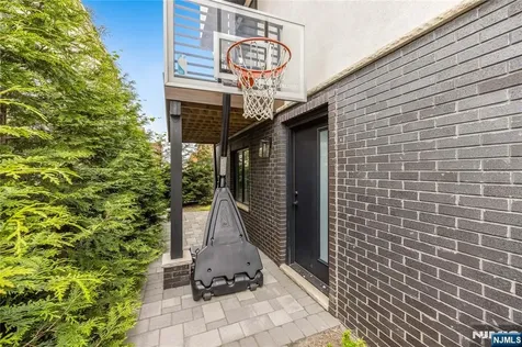 471 1st Street Palisades Park NJ 07650