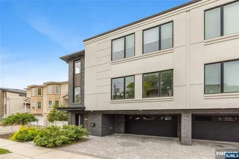 471 1st Street Palisades Park NJ 07650