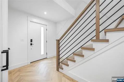 471 1st Street Palisades Park NJ 07650