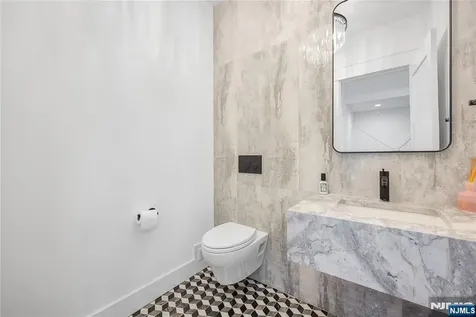 471 1st Street Palisades Park NJ 07650
