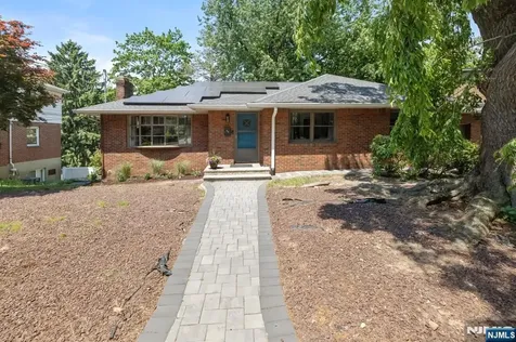 48 Palmer Place Leonia NJ 07605