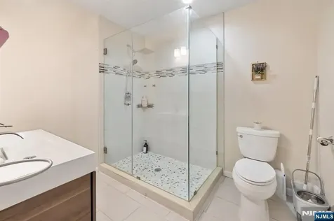 48 Palmer Place Leonia NJ 07605