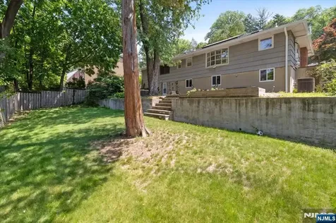48 Palmer Place Leonia NJ 07605