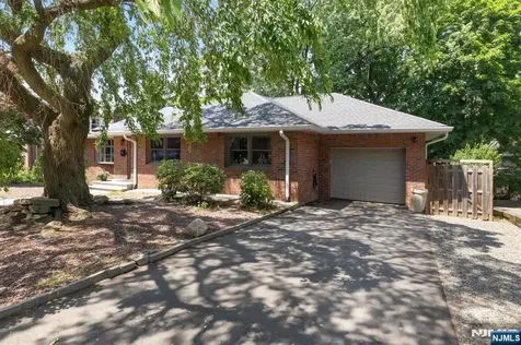 48 Palmer Place Leonia NJ 07605