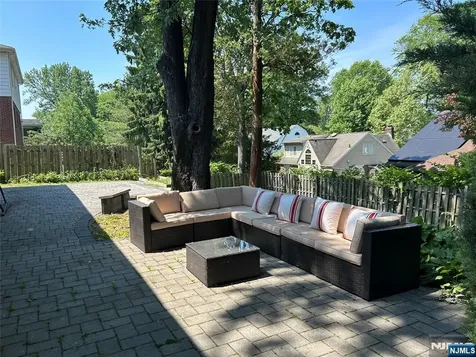 48 Palmer Place Leonia NJ 07605