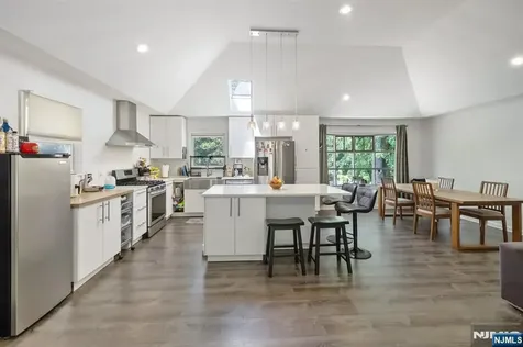 48 Palmer Place Leonia NJ 07605