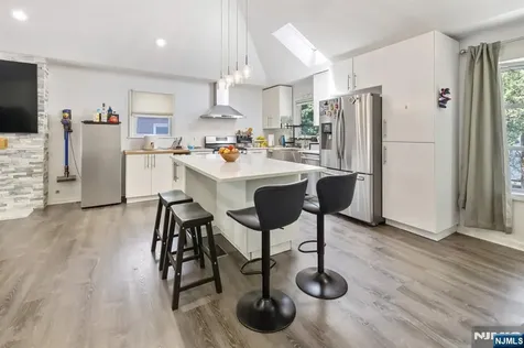 48 Palmer Place Leonia NJ 07605