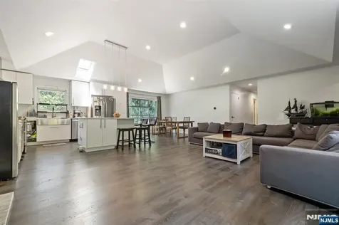 48 Palmer Place Leonia NJ 07605