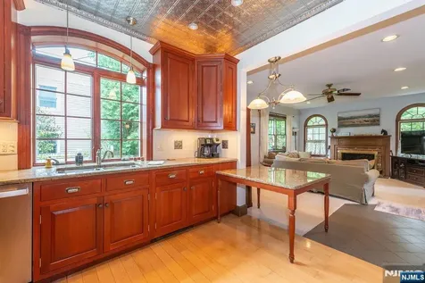 66 Hillside Avenue Midland Park NJ 07432