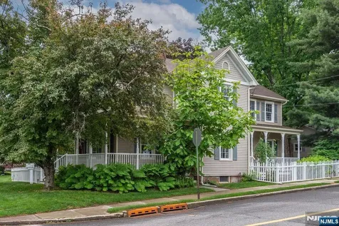 66 Hillside Avenue Midland Park NJ 07432