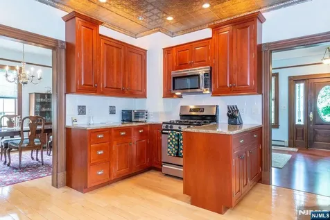 66 Hillside Avenue Midland Park NJ 07432