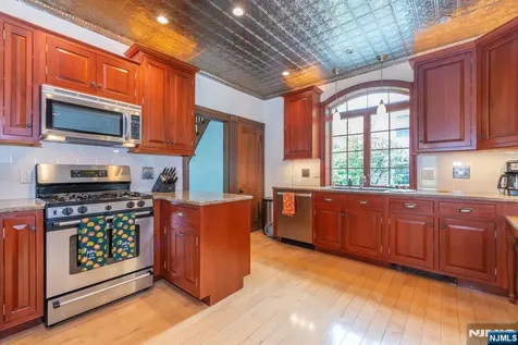 66 Hillside Avenue Midland Park NJ 07432