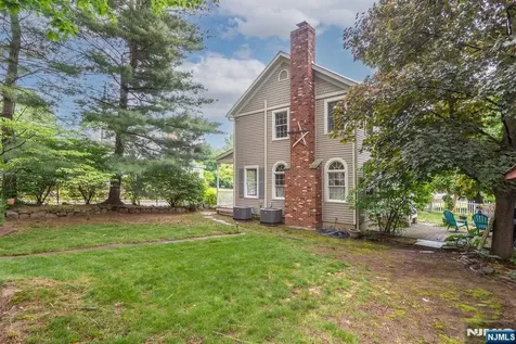 66 Hillside Avenue Midland Park NJ 07432