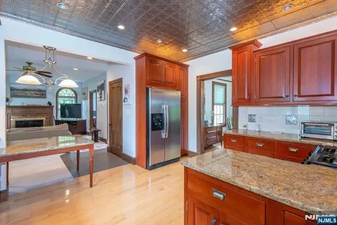 66 Hillside Avenue Midland Park NJ 07432