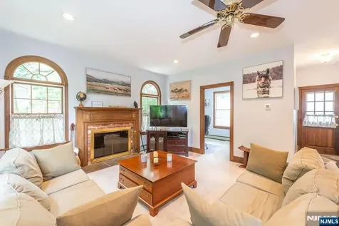 66 Hillside Avenue Midland Park NJ 07432